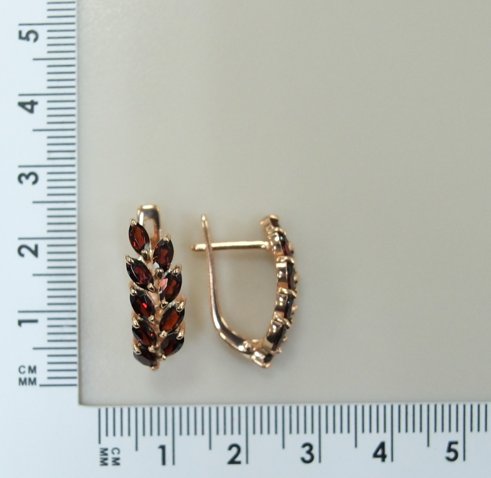 Серебряные серьги с гранатами